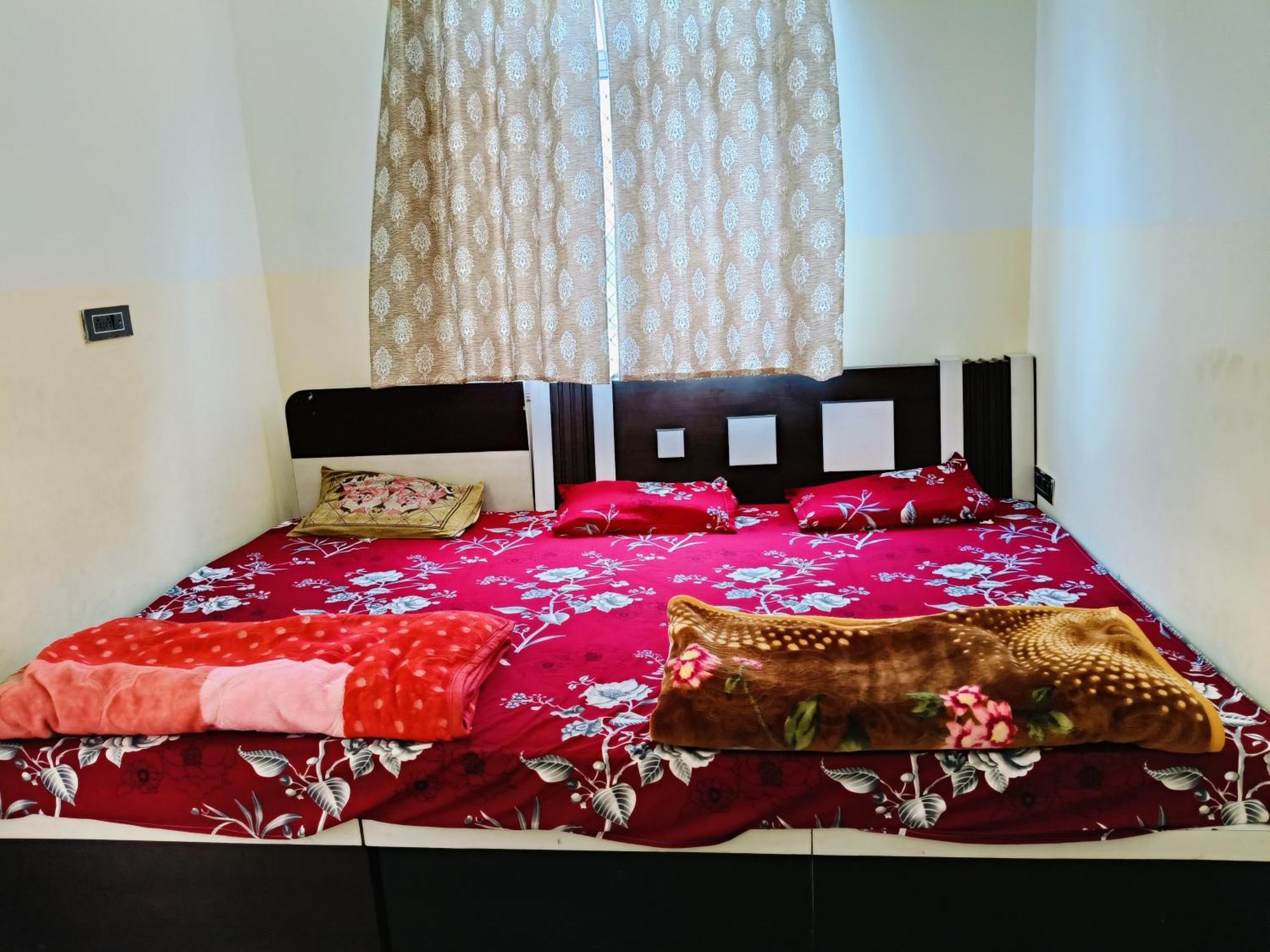 Jai Hanuman Guest House Palsana  Ngoại thất bức ảnh