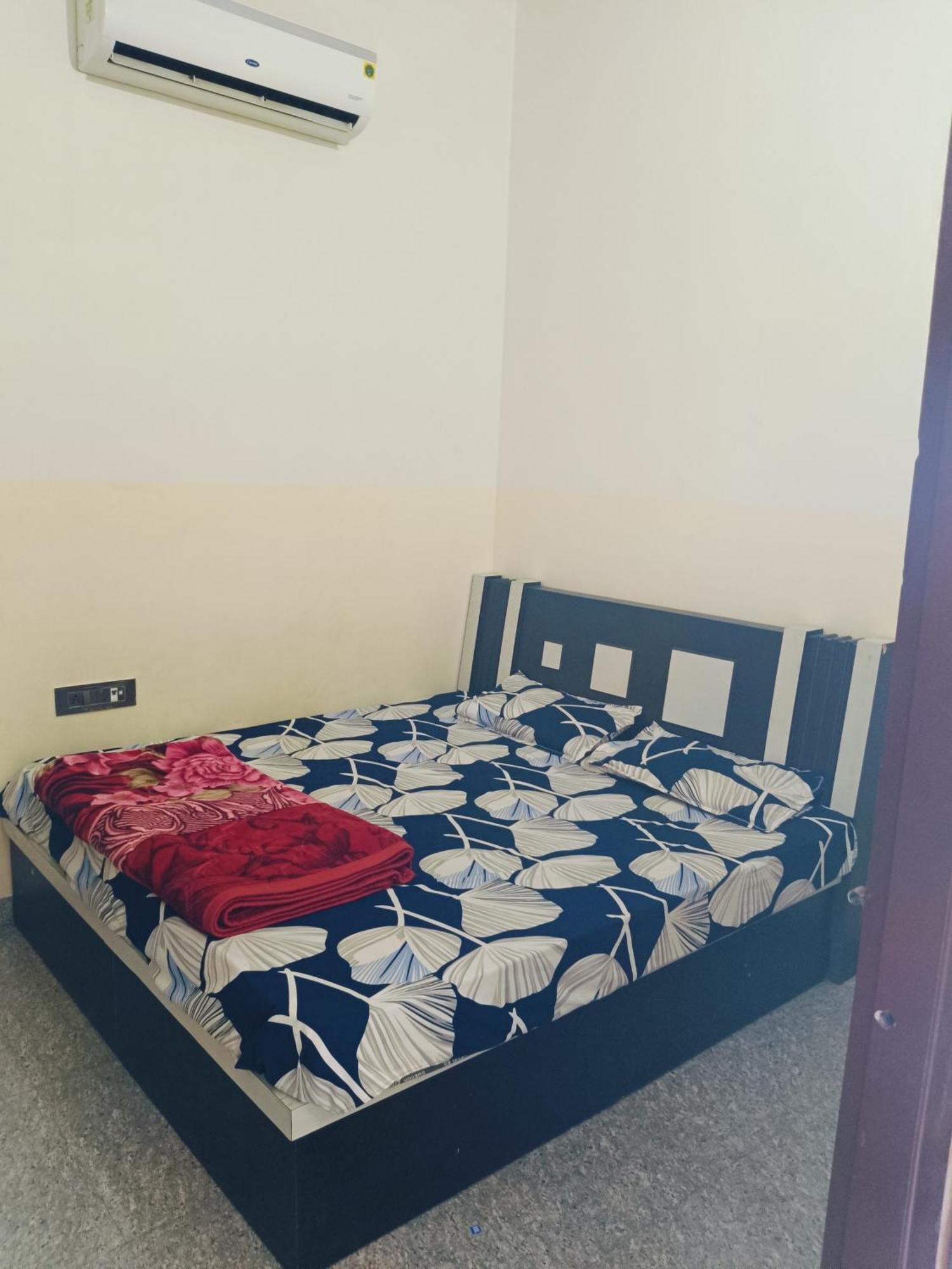 Jai Hanuman Guest House Palsana  Ngoại thất bức ảnh