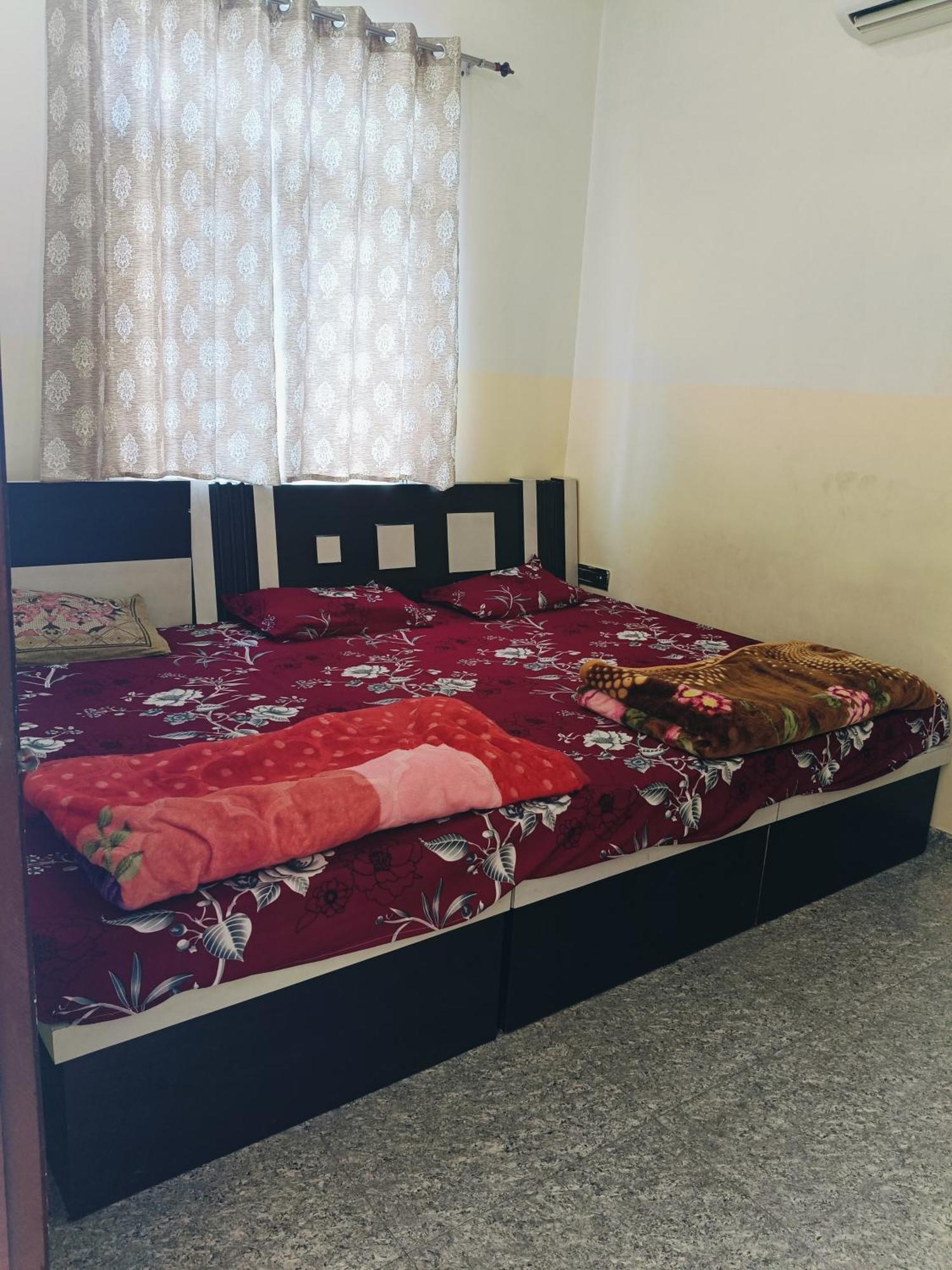Jai Hanuman Guest House Palsana  Ngoại thất bức ảnh