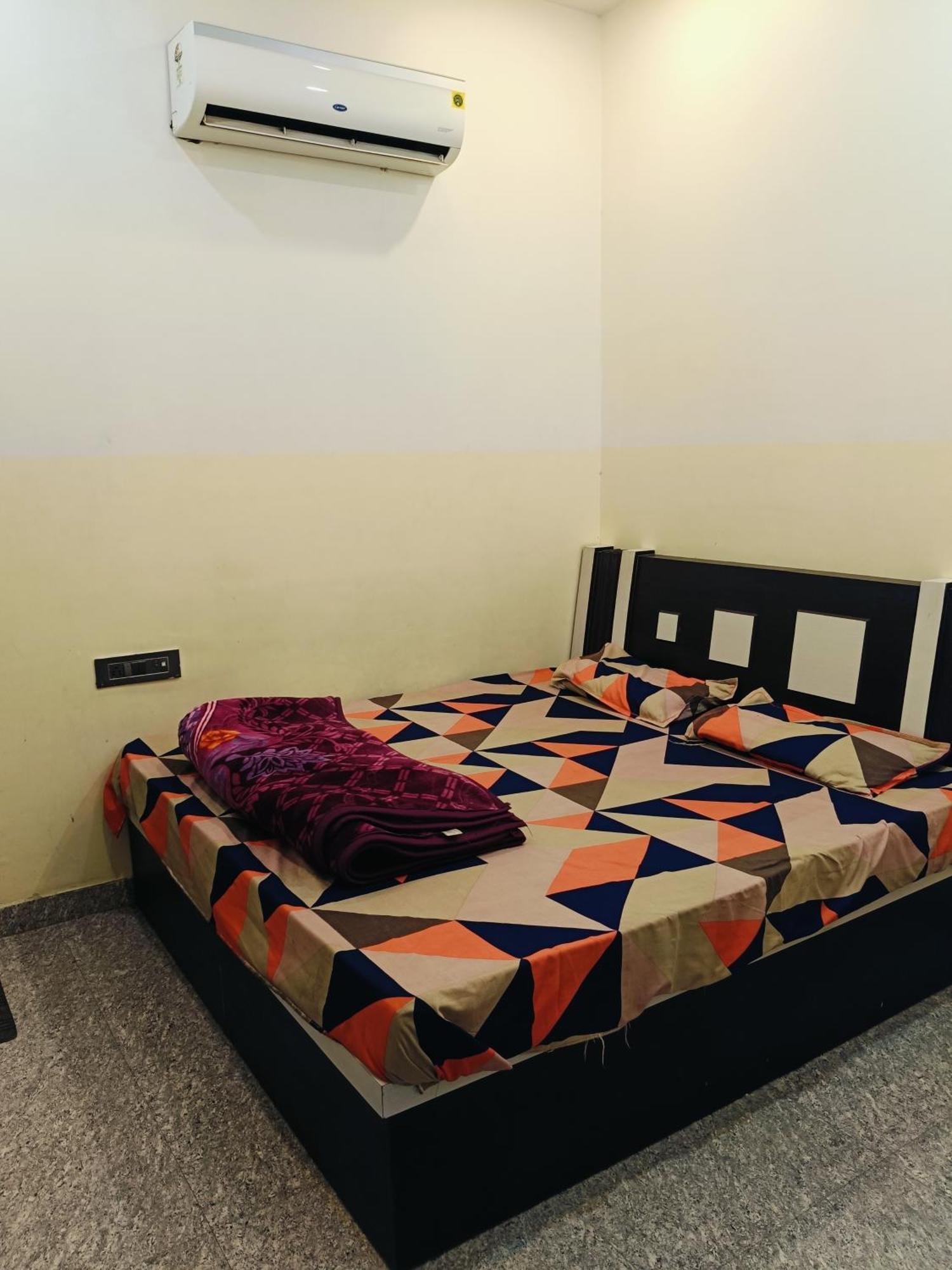 Jai Hanuman Guest House Palsana  Ngoại thất bức ảnh