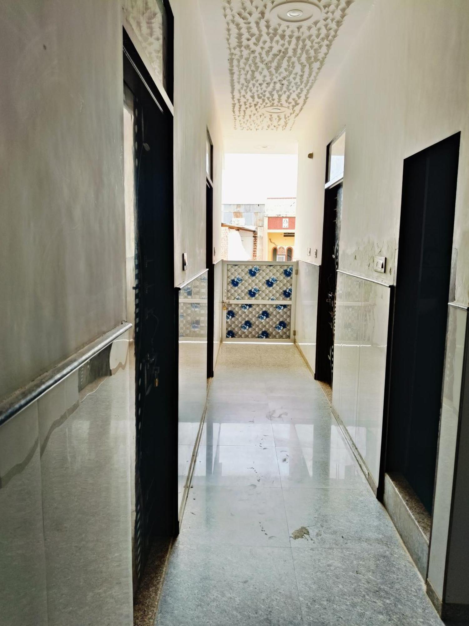 Jai Hanuman Guest House Palsana  Ngoại thất bức ảnh