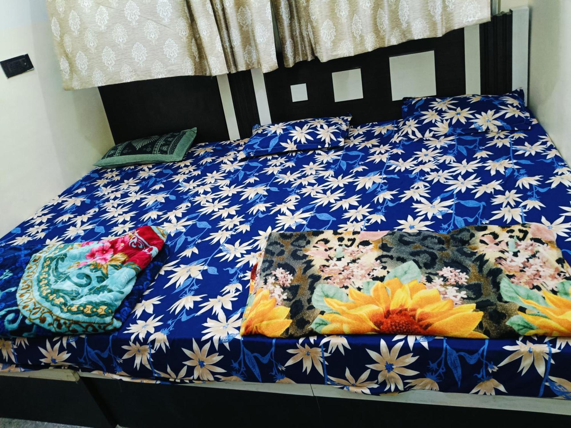 Jai Hanuman Guest House Palsana  Ngoại thất bức ảnh