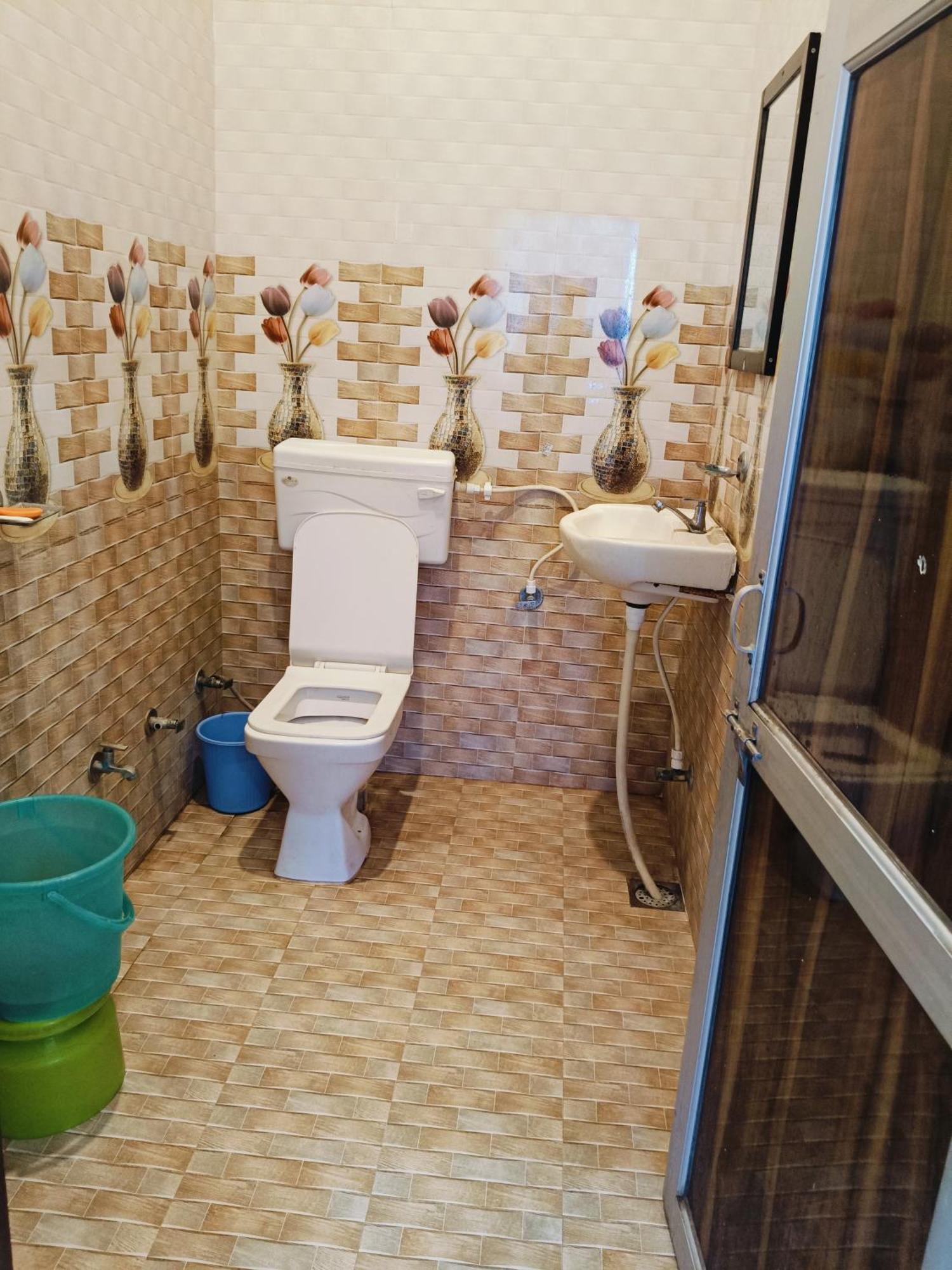 Jai Hanuman Guest House Palsana  Ngoại thất bức ảnh