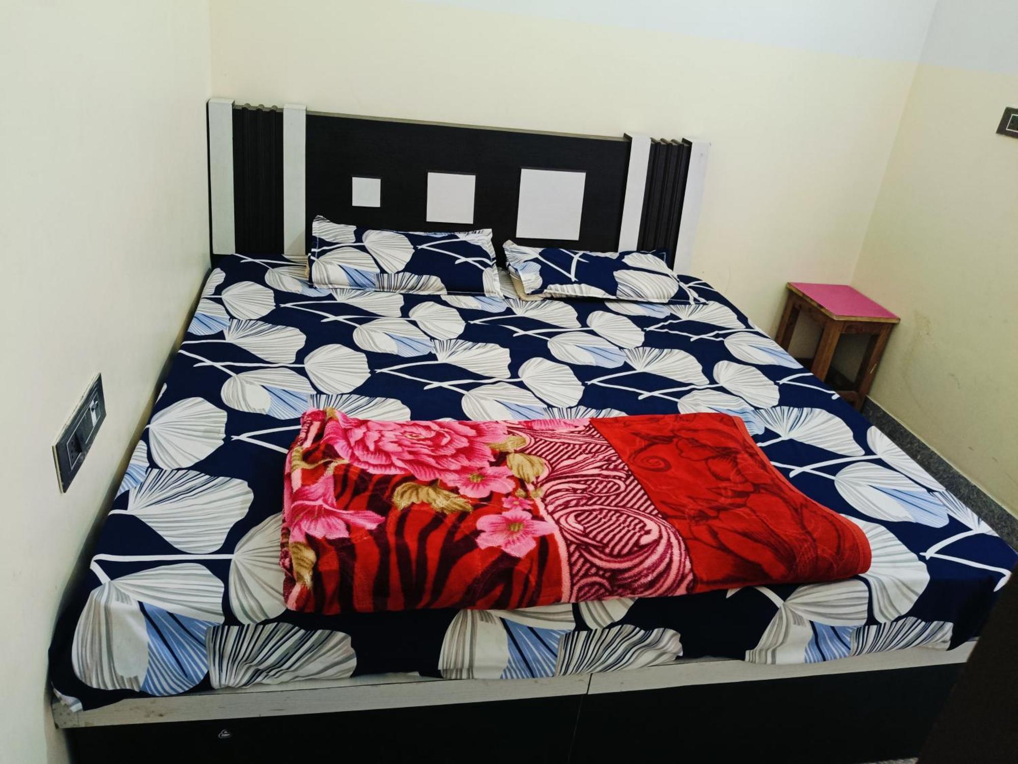 Jai Hanuman Guest House Palsana  Ngoại thất bức ảnh