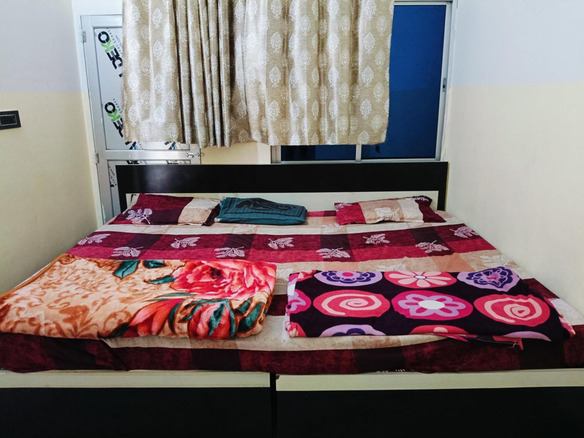 Jai Hanuman Guest House Palsana  Ngoại thất bức ảnh
