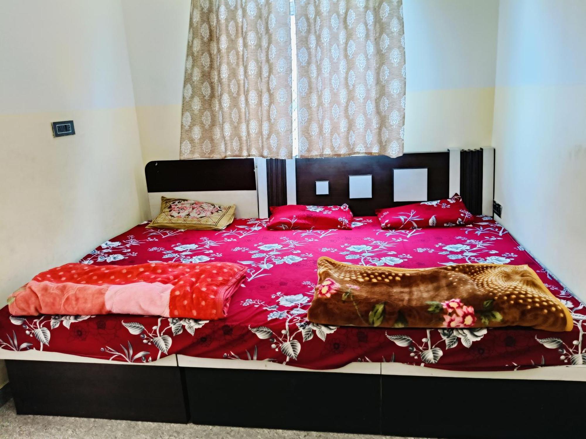 Jai Hanuman Guest House Palsana  Ngoại thất bức ảnh