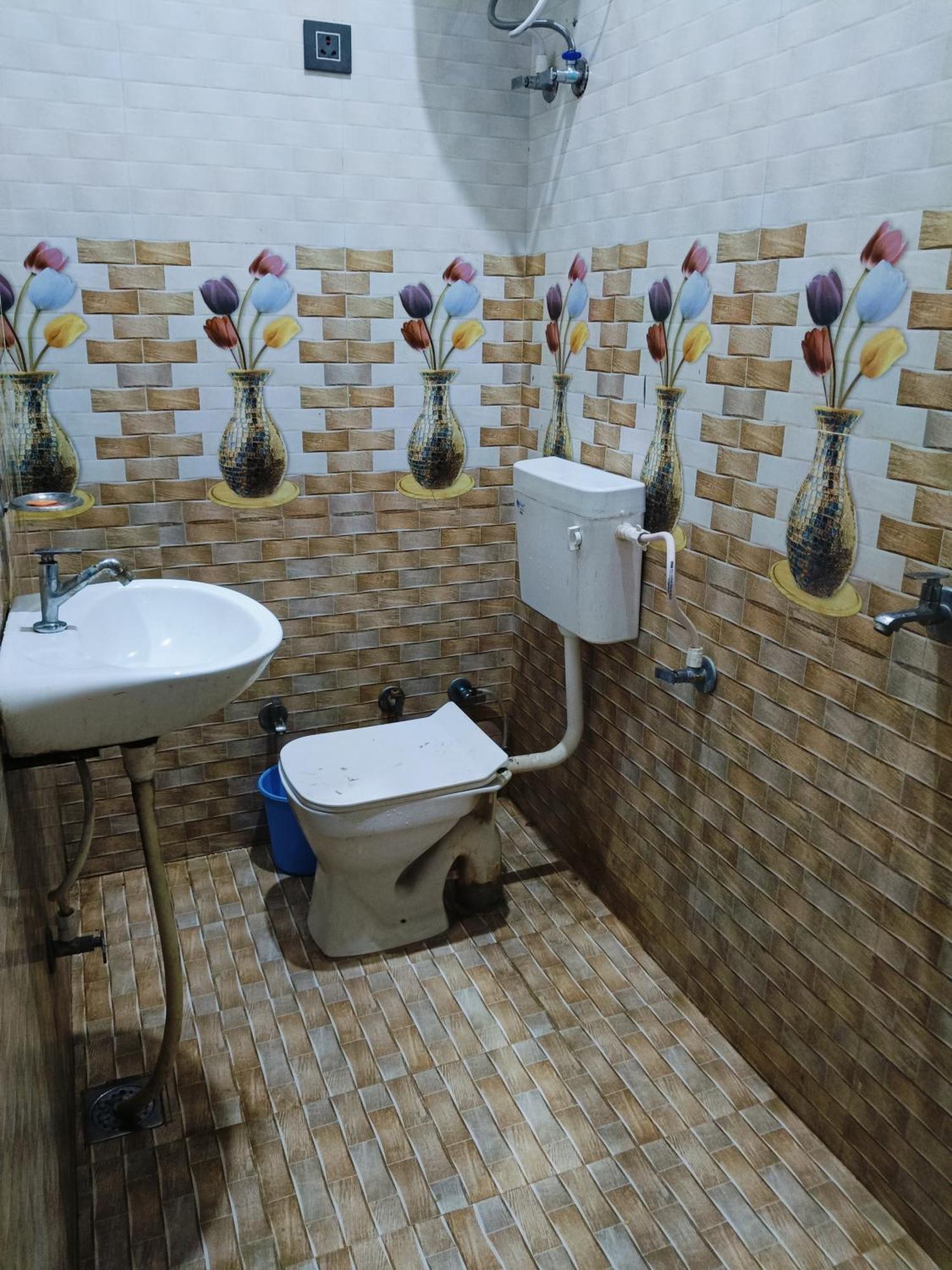 Jai Hanuman Guest House Palsana  Ngoại thất bức ảnh