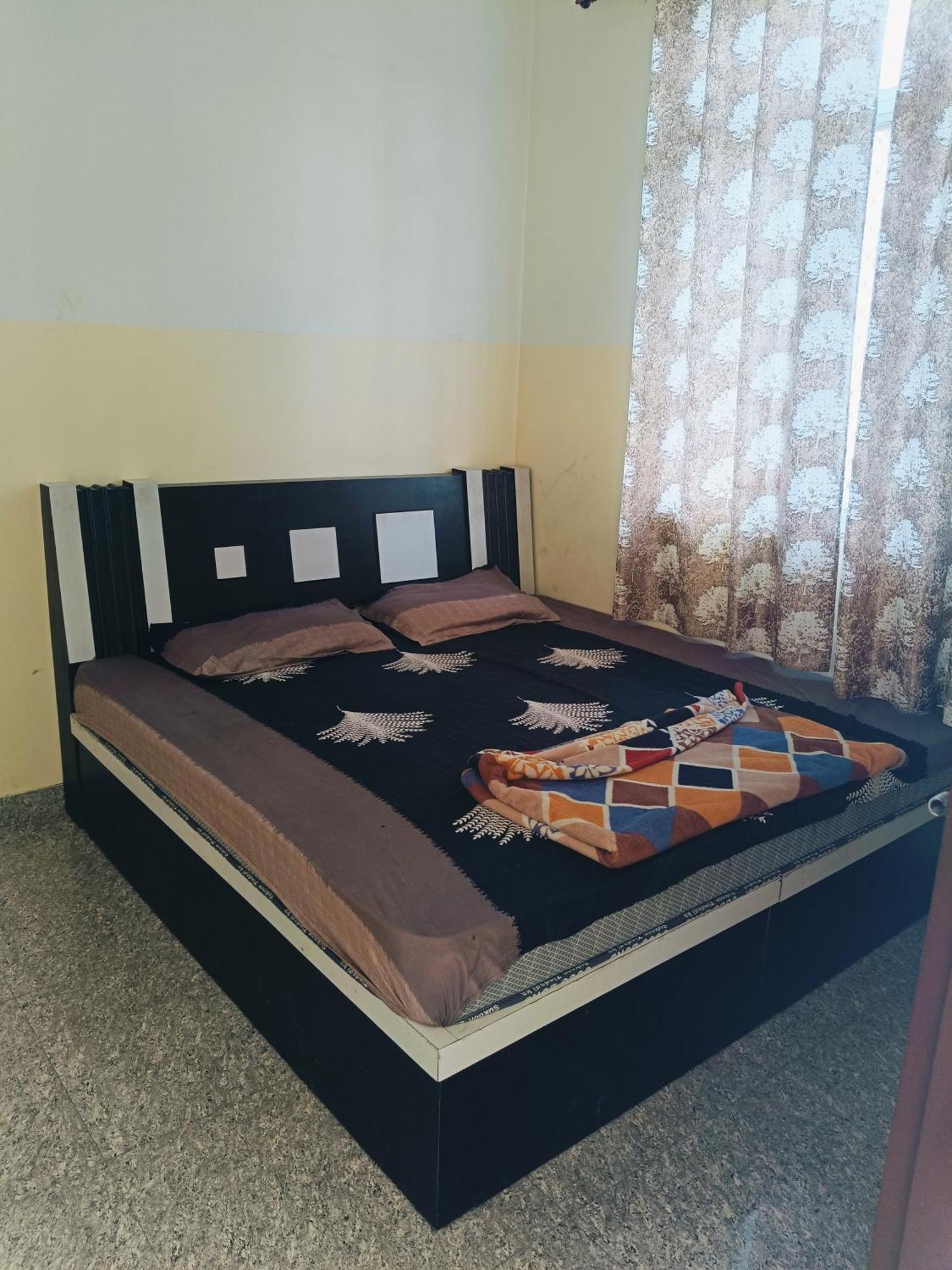 Jai Hanuman Guest House Palsana  Ngoại thất bức ảnh